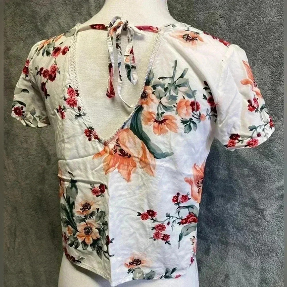 Abercrombie & Fitch white flowered blouse size S - Picture 3 of 6